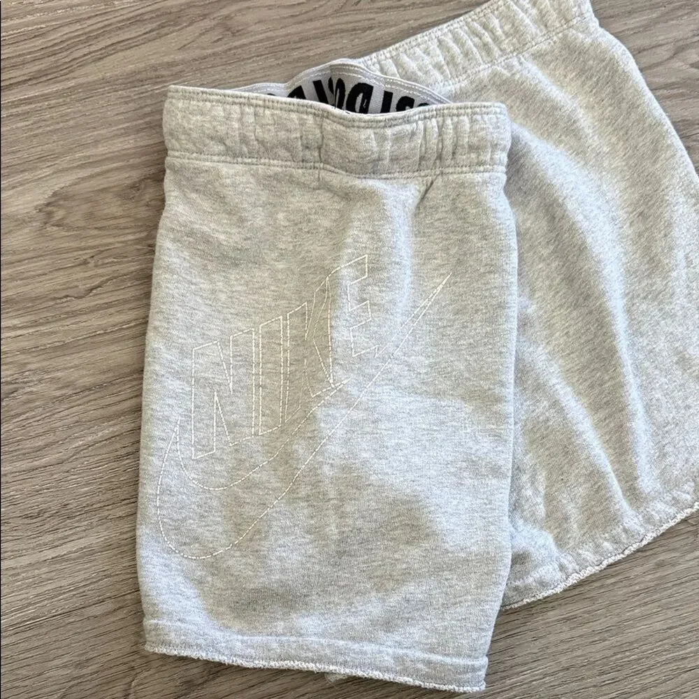 Nike Women's Light Gray Athletic Shorts Size S